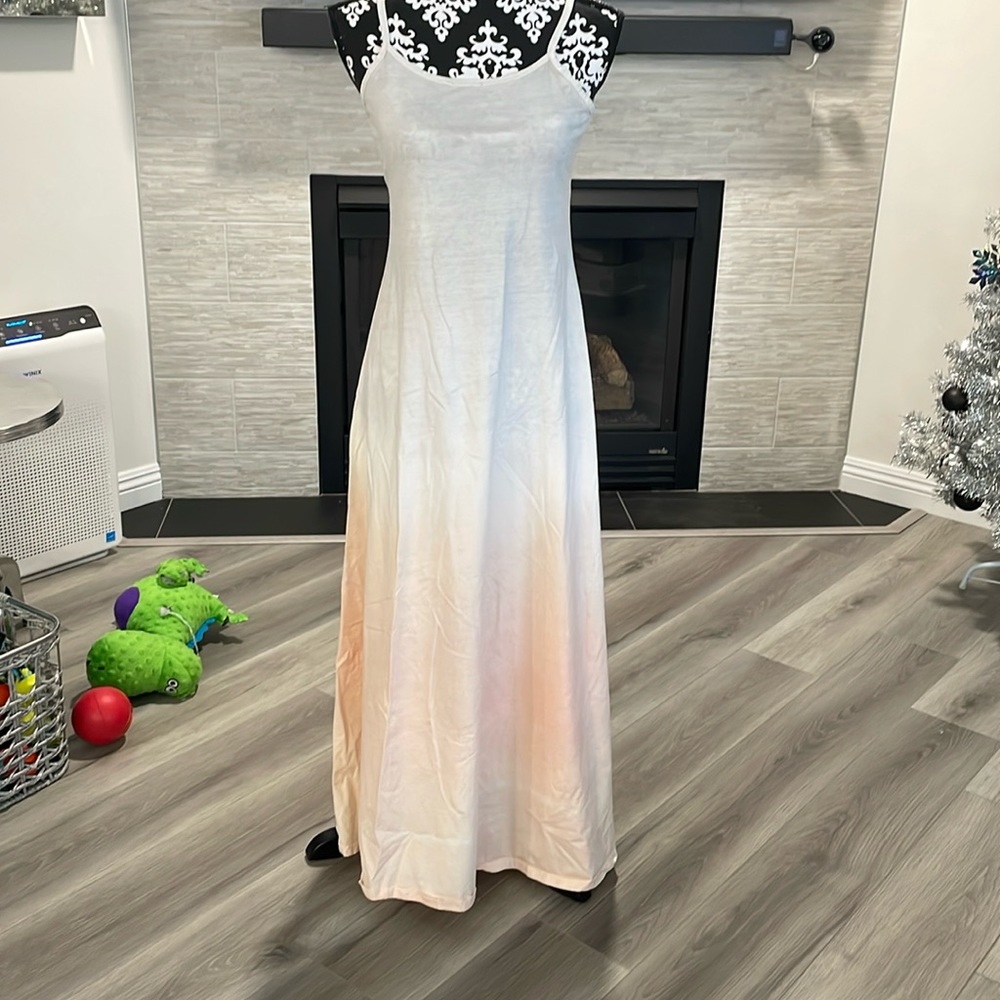 Summer dress with spagetti straps varigated color from cream to peach
